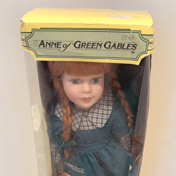 Beautiful ANNE of GREEN GABLES 12” Porcelain doll Avonlea Treasury Edition - Picture 4 of 9